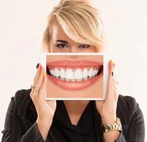 Hollywood smile w Turcji – Jak popularna procedura dentystyczna przyciąga pacjentów z całego świata